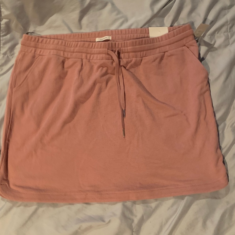 NWT XXL Pink Skirt from Maurices. Elastic waist.